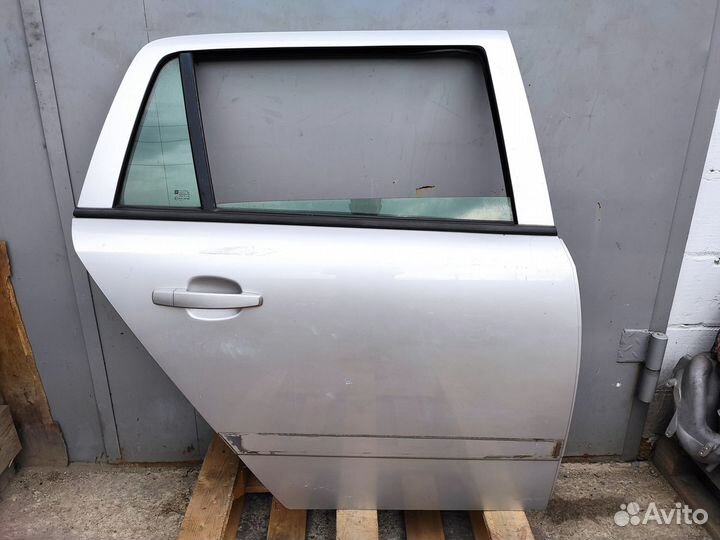 Дверь задняя правая на Opel Astra H Универсал Z157