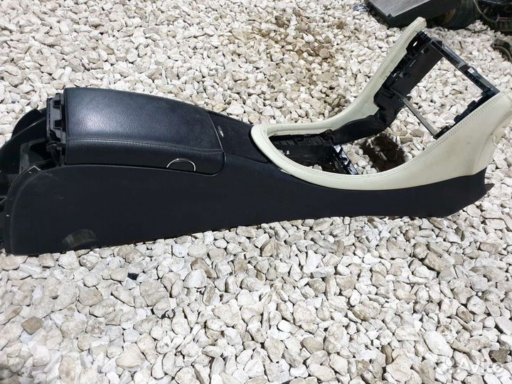 Подлокотник Mercedes-Benz CLS 219