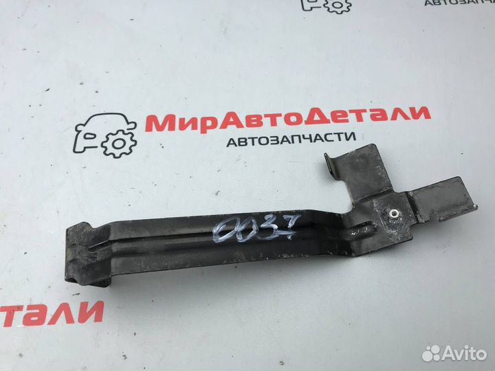 Кронштейн (крепление) Ford Escape 4 2020