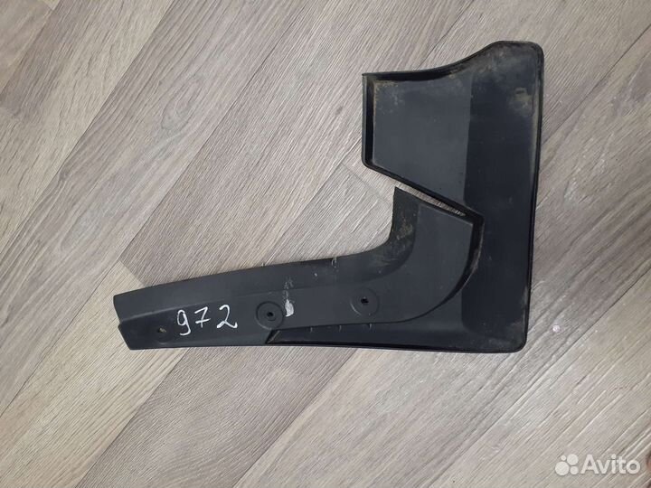 Брызговик задний правый Toyota Rav4