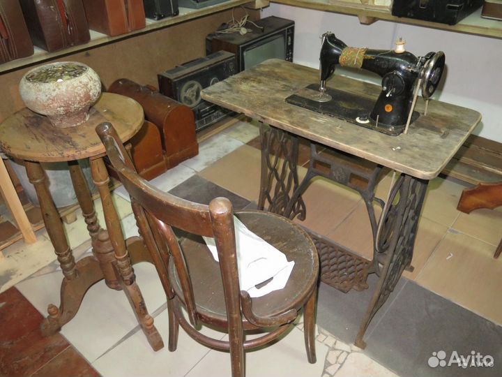 Старая швейная машина