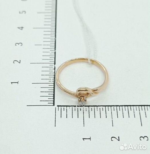Золотое кольцо с бриллиантом 16,5р
