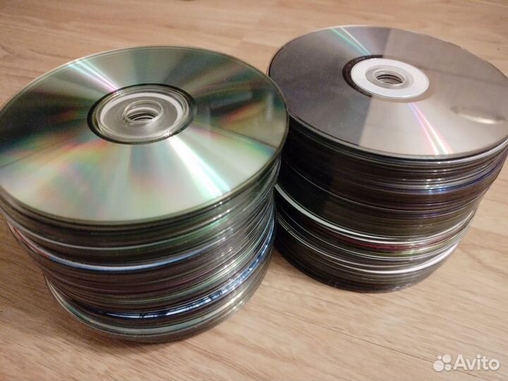 CD диски для декора или поделок 150 штук