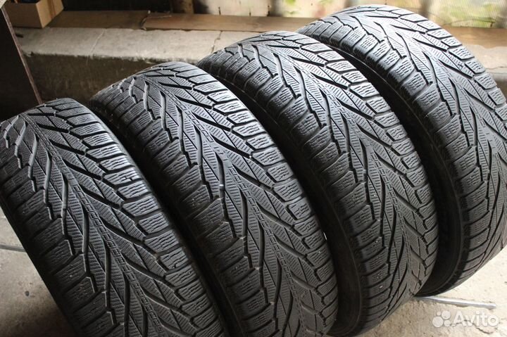 Nokian Tyres Hakkapeliitta R2 SUV 235/65 R18 110R