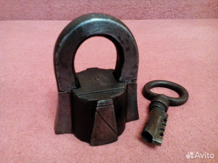 Царский кованый навесной замок. Редкий мастер