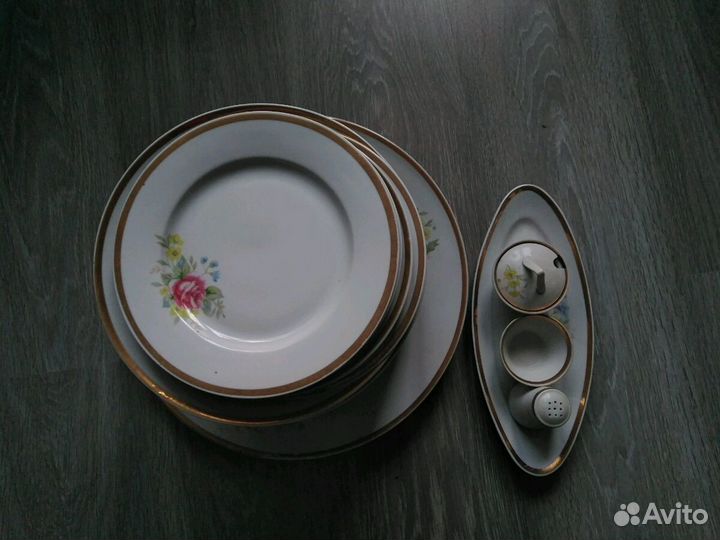 Сервиз столовый фаянс. 19 шт