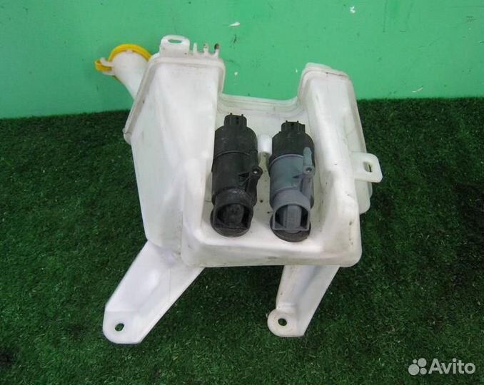 Бачок омывателя Toyota Yaris P13 2015