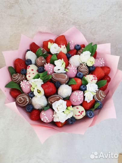 Клубника в шоколаде букет