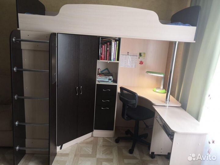 Двухъярусная кровать-чердак