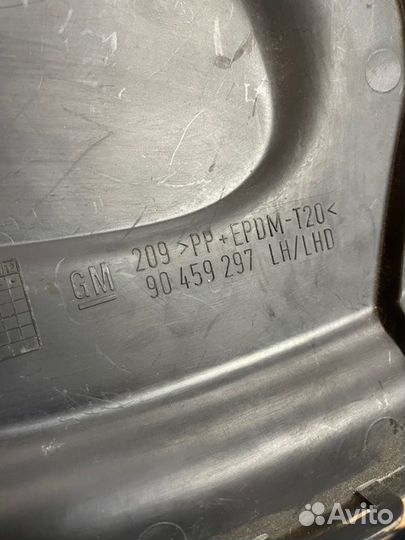 Накладка на торпедо левая Opel Omega