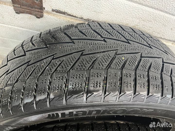 Hankook Winter I'Cept iZ 2 W616 215/55 R17 98T