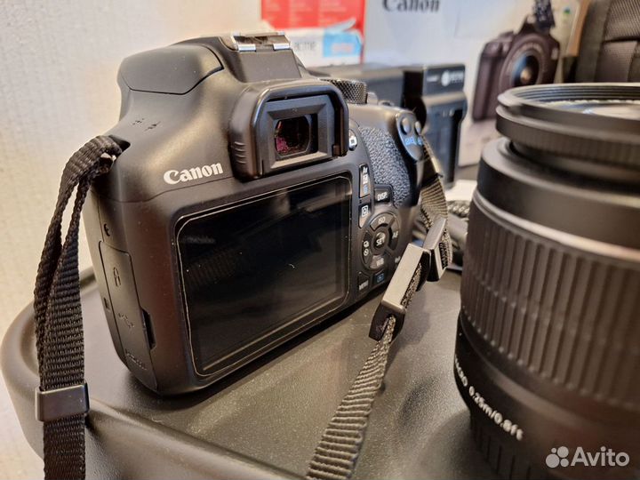 Зеркальный фотоаппарат Canon EOS 1300D