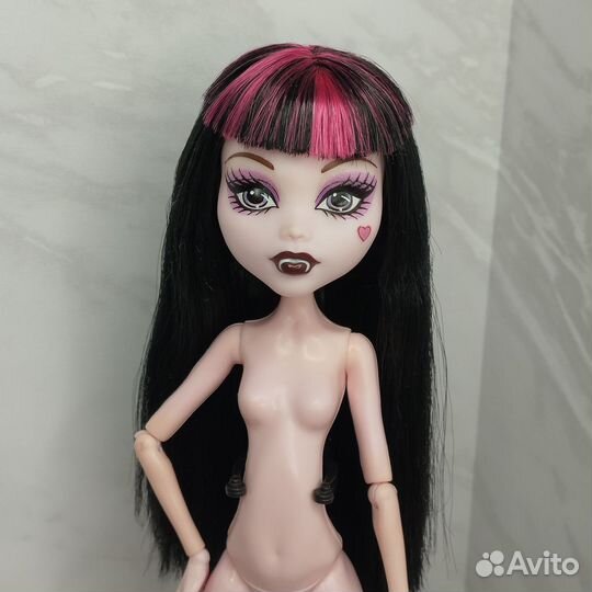 Кукла Дракулаура 1 волна нюд