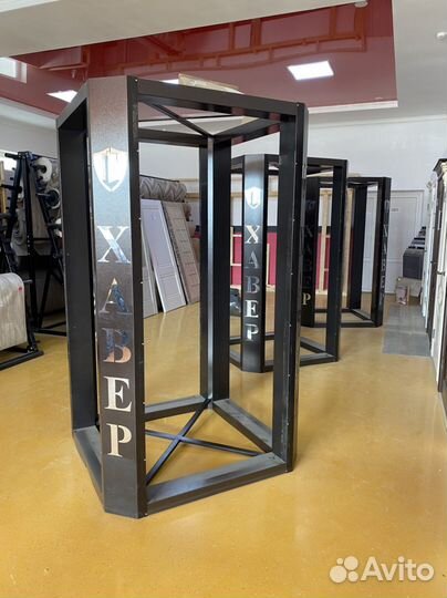 Стенды для входных дверей