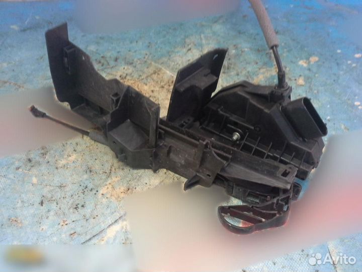 Замок двери передней правой Ford Focus III 2011