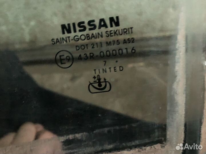 Nissan navara стекло