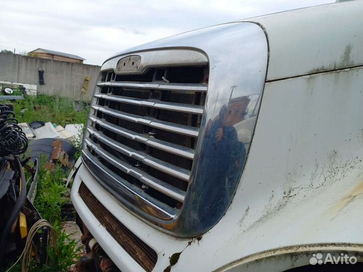 Решетка капота freightliner фредлайнер