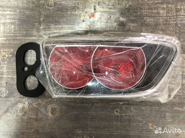 Фонарь задний левый внутренний Mitsubishi X / 10