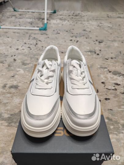 Кроссовки женские 39