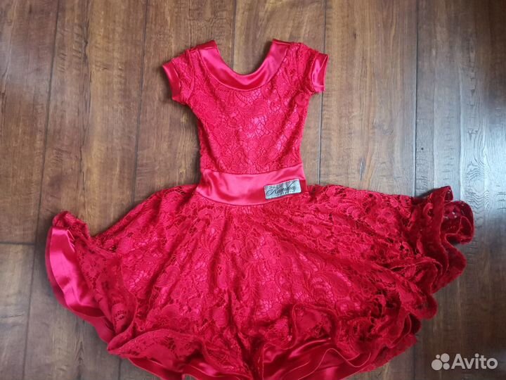 Платье для бальных танцев р.32