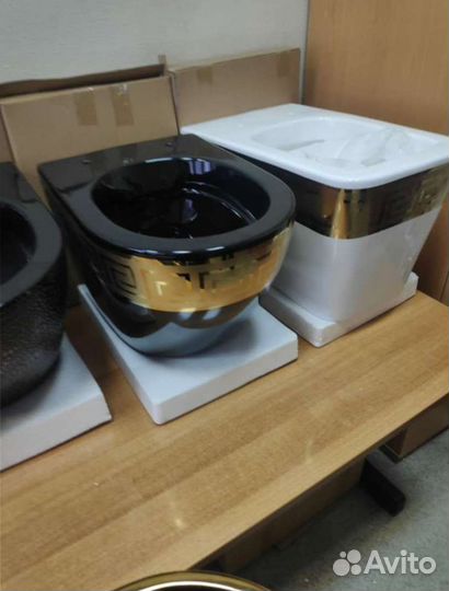 Унитаз золотой, раковина 1\11