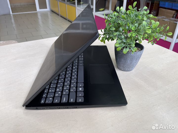 Мощный ноутбук Lenovo/ Ryzen 3/8GB/Vega 3/SSD