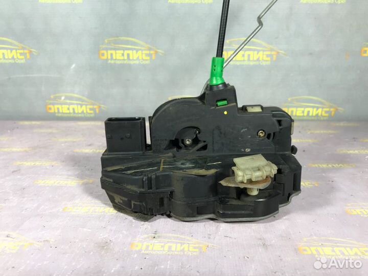Замок двери задний правый Opel Astra J