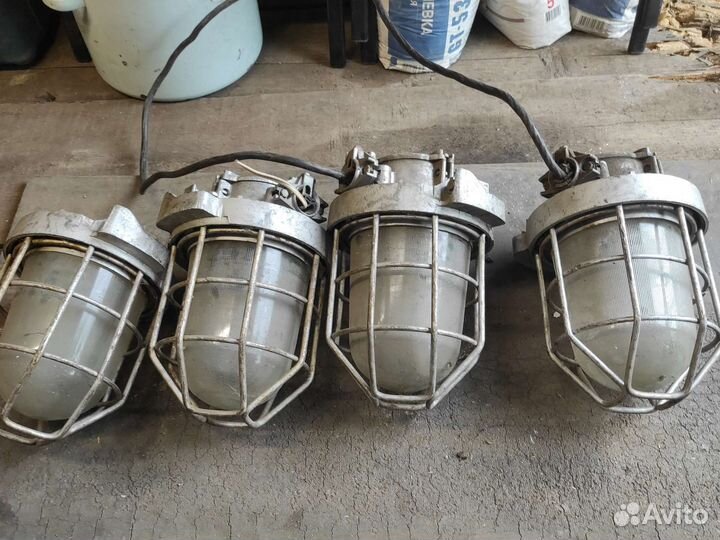 Фонарь уличный настенный