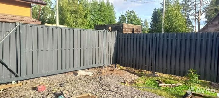 Забор из евроштакетника