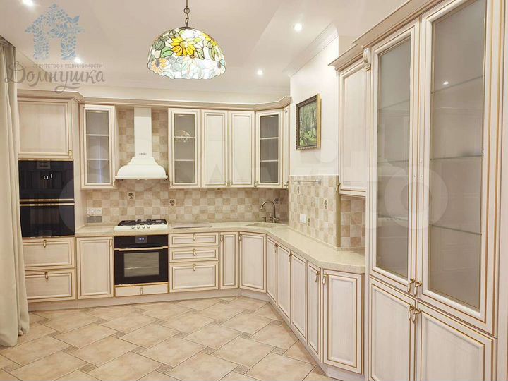 Дом 284 м² на участке 1 сот.