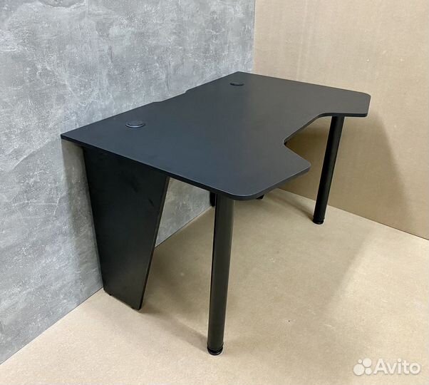 Игровой компьютерный стол