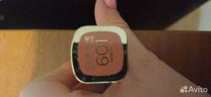 Помада Loreal Paris