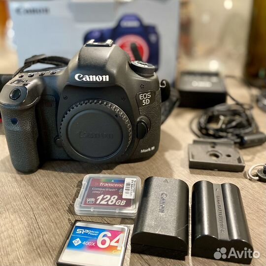 Фотоаппарат canon 5D mark iii