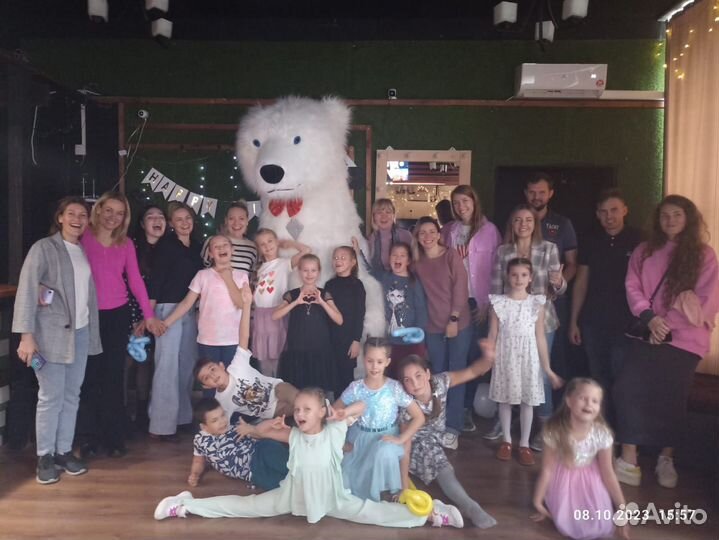 Большой белый мишка на ваш праздник