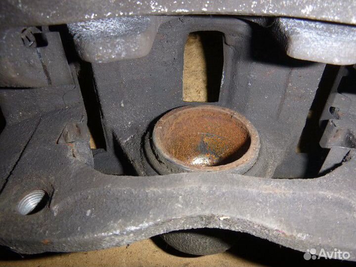 Суппорт передний левый KIA RIO 2017