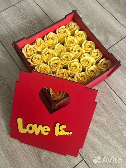 Коробка мыльных роз Love is