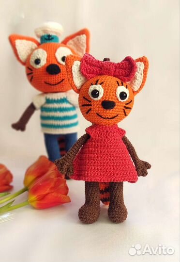 Игрушки вязаные. Синий трактор, Котики, тикки