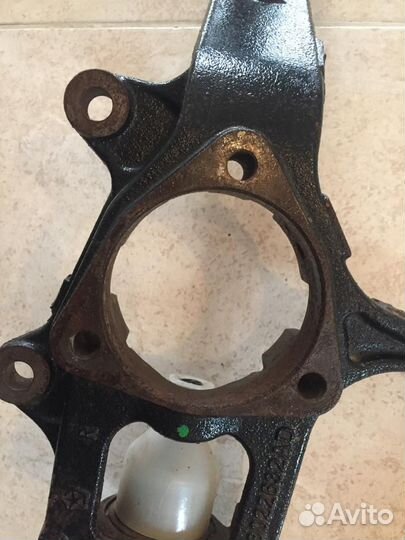 Кулак поворотный правый Jeep Grand Cherokee WK2