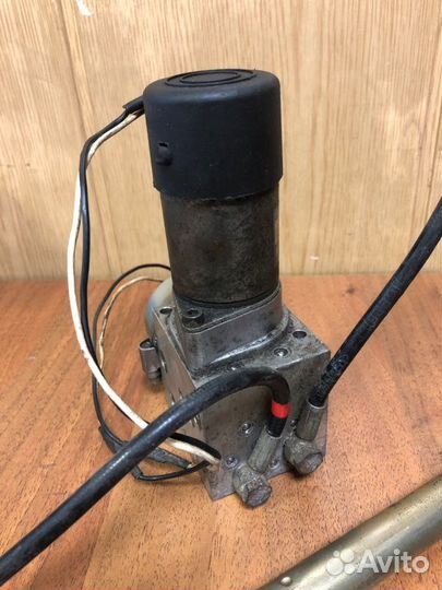 Насос привода багажника Mercedes-Benz S-Class W220