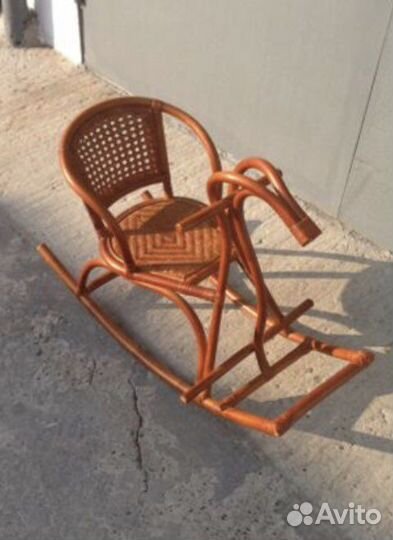 Лошадка-качалка детская из ротанга