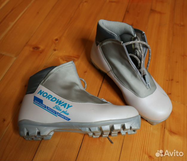 Комплект лыж с ботинками и палками