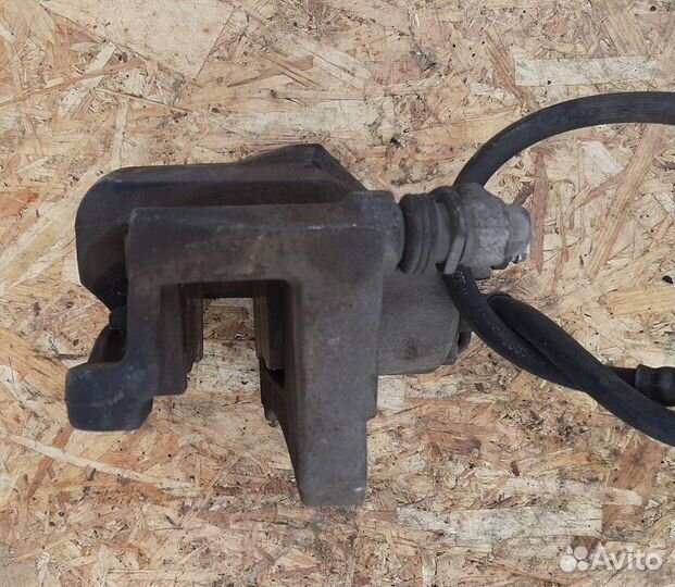 Суппорт тормозной передний правый Mazda CX-5 KE