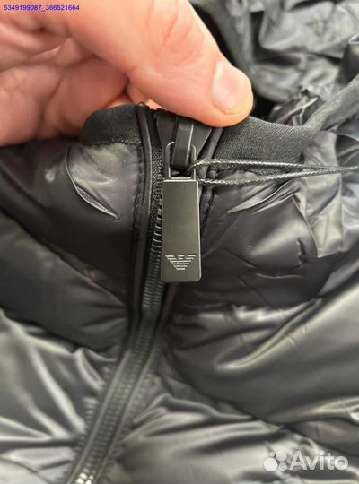 Привлекательный пуховик от Armani