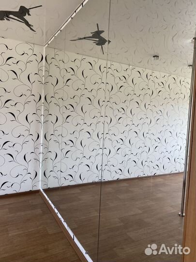 Зеркало для танцевального зала