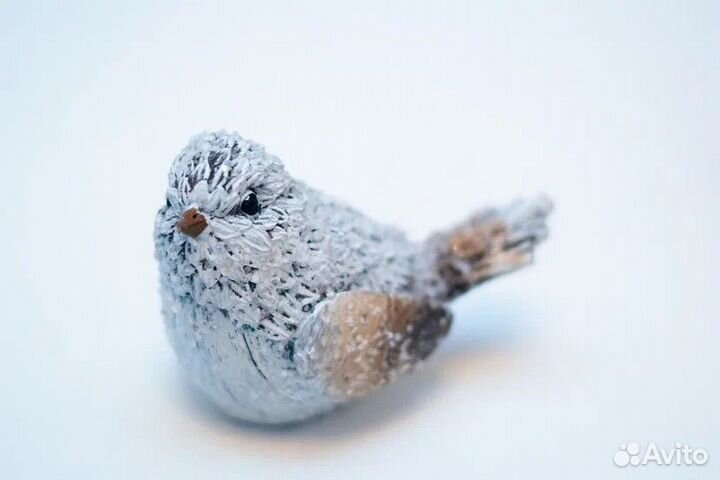 Фарфоровая шкатулка, фигурка птицы, ракушки