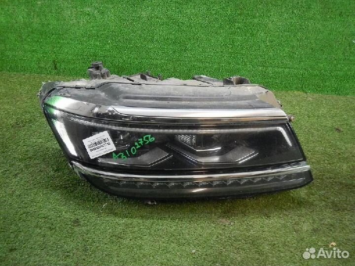 Фара правая Volkswagen Tiguan