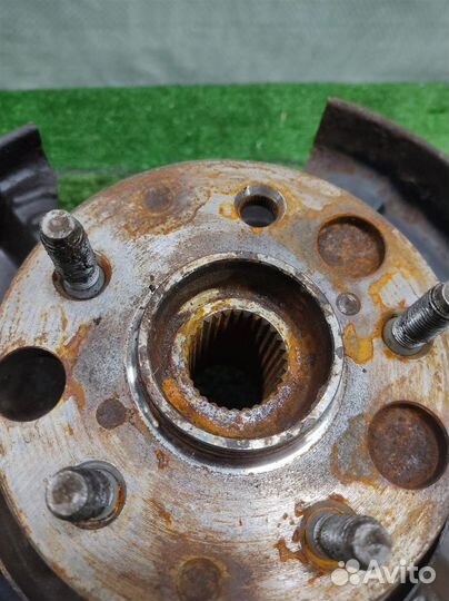 Кулак задний правый Lexus GS300 (S160) 2001