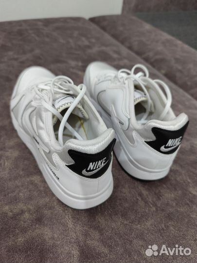 Nike Atsuma white