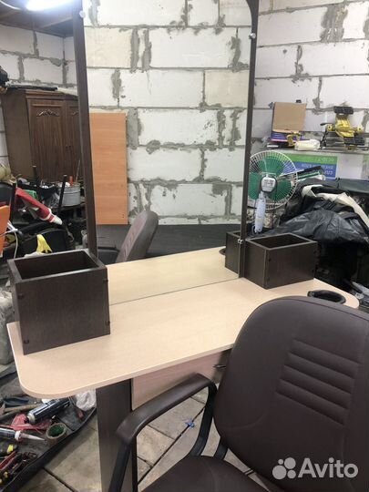 Парикмахерское зеркало с креслом