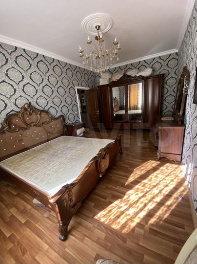 3-к. квартира, 80 м², 1/3 эт.